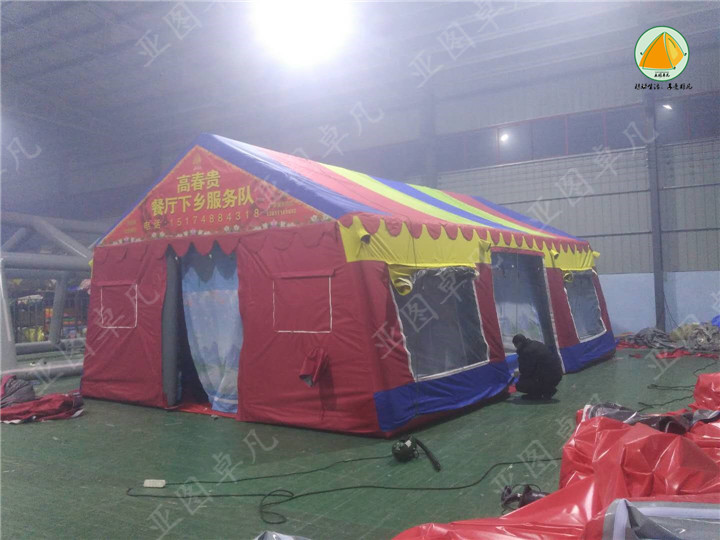 婚宴充气帐篷-车间实拍刚生产完的大门大窗充气篷